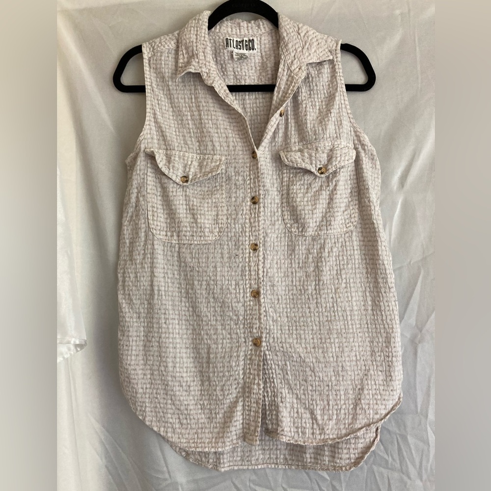 Beige/white Sleeveless Top for Women, sz M by At Last & Co